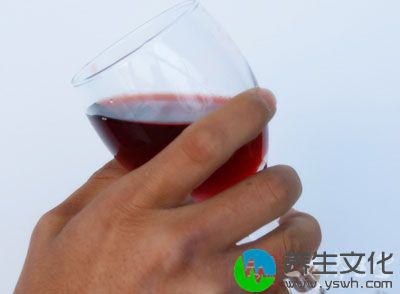 诸药用白酒1500ml浸泡2周，过滤即得