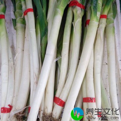 土鸡半只，板栗250g，甜椒半个，大葱1段，姜1小块