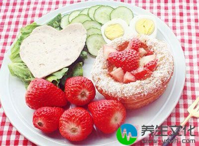 减少污染食品的摄入，纠正偏食，制定科学的膳食食谱