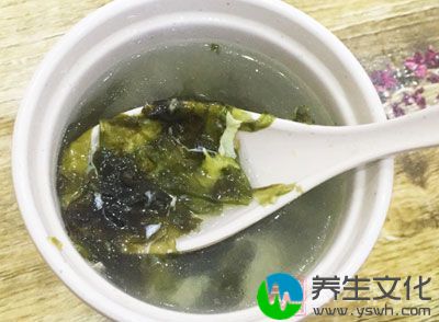 我们可以经常食用紫菜蛋汤、紫菜丸子等等食物