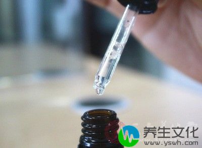 洗头发时在洗发水中加入1-2滴精油