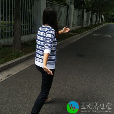 使女性朋友，在运动中，得到一种身体的保养