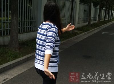 太极气功 女人长期做这运动远离乳腺疾病