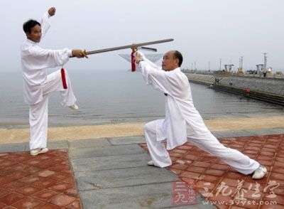 24式太极拳 男人常做一动作补肾防肾虚