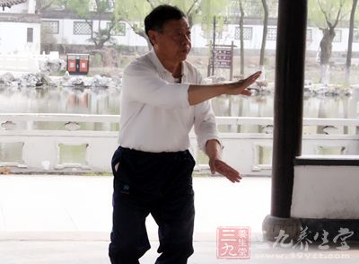 太极拳教程 习练太极拳如何减少膝关节损伤