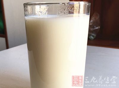 牛奶虽好但这7类人不能食用