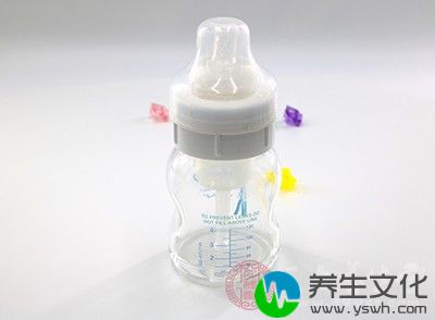 每一次使用奶瓶后，都要对奶瓶、奶嘴进行杀毒