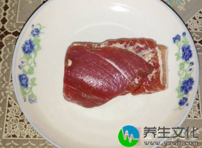 丝瓜藤3-5尺，瘦猪肉60g