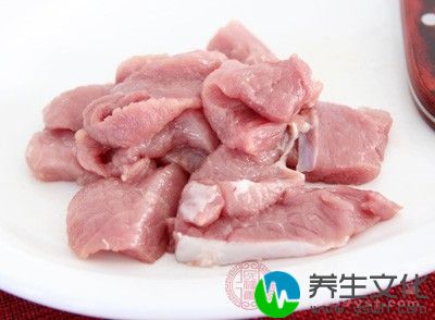 熏肉的热量很高，脂肪含量丰富