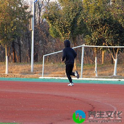 只要能每天坚持跑步，它便会成为一种习惯