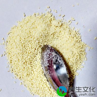 拌后煨煮至沸，加精盐、味精、五香粉搅和即成