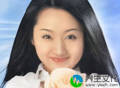 杨钰莹出道几十个年头了，但是她的容颜依旧如少女般清秀，让人十分羡慕