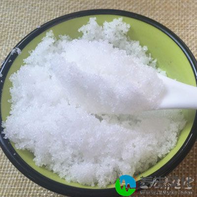 牛奶150g，全蛋2个，白砂糖40g