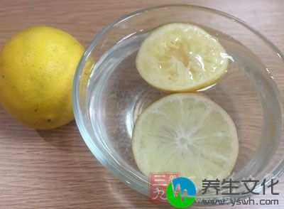 防治心血管疾病：柠檬水中维生素C、维生素P可以增强血管弹性