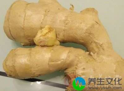 菠菜125克，猪肝125克，熟猪油、生姜、葱白