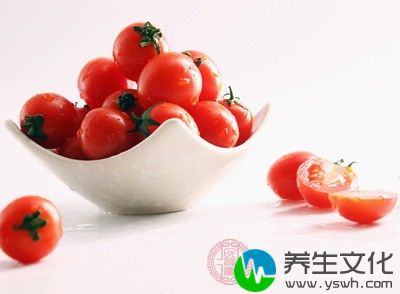 通常缺少蔬果类食物，营养不够全面，水果的加入可以作为一种营养补充