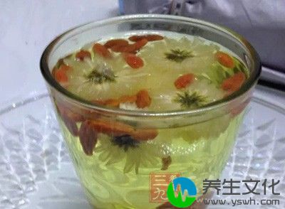 菊花茶菊花适量，滚水冲泡饮用