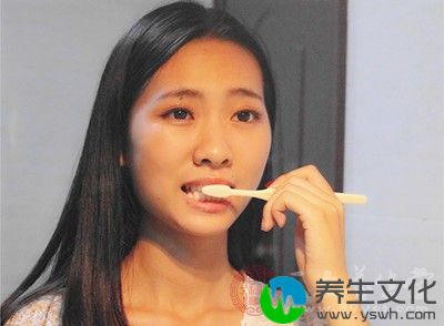 就是不佩戴隐形眼镜，另外口腔、鼻孔都得保证干净啊