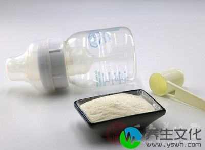 两个月宝宝一天的奶量在600-700毫升左右