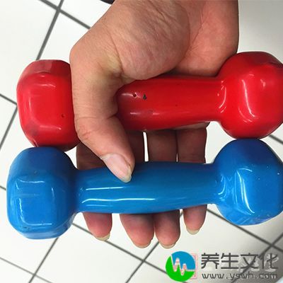 杠铃颈前推举4组x20个