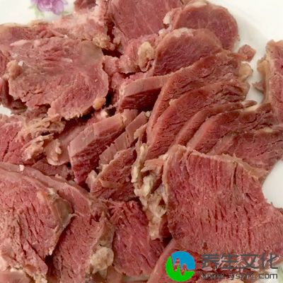 多吃一些性属温热的食品，如：牛肉、羊肉