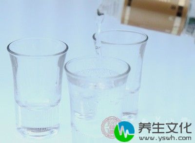 长期酗酒的男性要特别注意此项检查