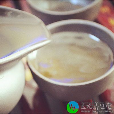 罗汉果一般熬水煎服，其呈淡茶水色，略甜