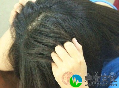 女性在肝脏功能降低、荷尔蒙紊乱时容易出现“红鼻子”