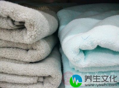 用温水(37℃)毛巾全身上下搓揉