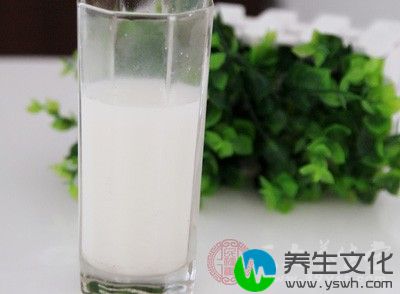 每天保证给宝宝摄入牛奶500克左右为宜