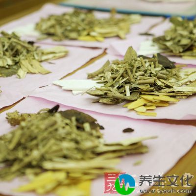 仙鹤草又叫脱力草、瓜香草、老牛筋和狼芽草