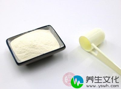 很多给宝宝泡奶粉的家长都知道奶粉比起母乳来说更上火