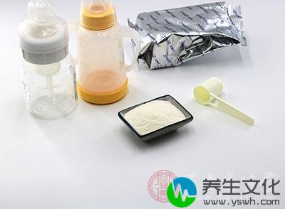 给宝宝喝奶粉时尽量不要让宝宝躺着喝