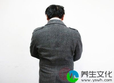 肩膀要宽厚,双肩不要下垂的男人