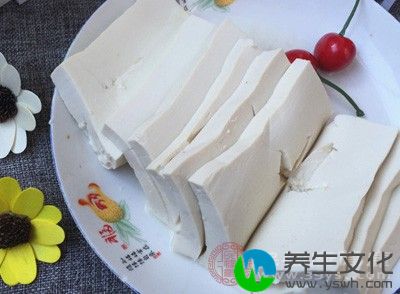 豆腐加水放在锅中同煮