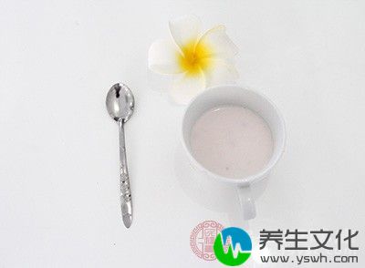 乳酸菌在胃液里很难存活，降低酸奶的保健作用