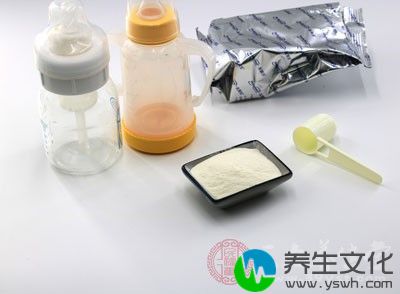 4-6个月的宝宝仍应以奶类为主要食物