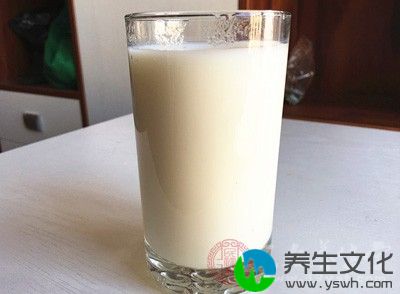 如果是纯母乳喂养，那么维生素含量势必难以跟上