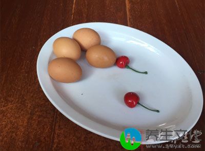 因此每天必须摄入优质蛋白质以构建肌肉