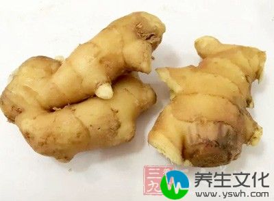 生姜50克，去骨墨鱼250克。生姜切丝，墨鱼洗净切片，加油同炒