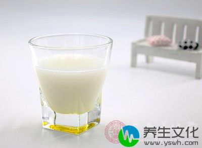 麦皮100克，牛奶300克，砂糖100克，黄油5克，盐适量