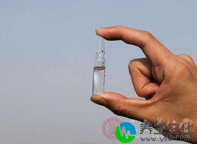 使用前须先作结核菌素皮试，呈阴性者方可接种