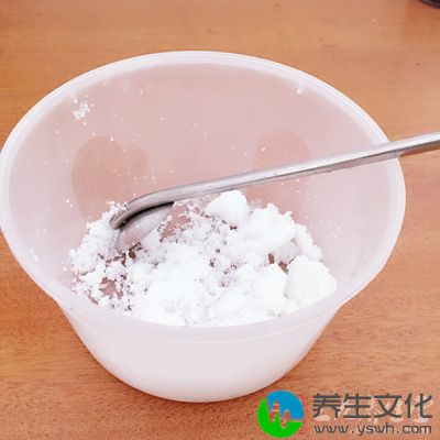 柠檬叶2片，加白糖，泡茶饮