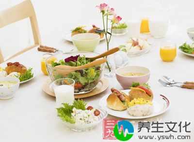 患者可以采取饮食辅助药物的方式来治疗和缓解甲亢病情