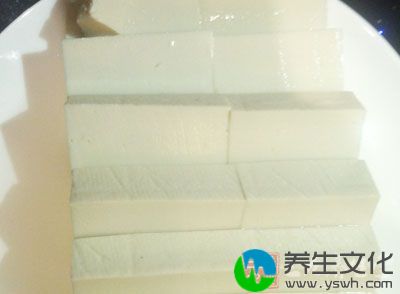 豆腐有清热润燥、止咳化痰的作用，清热，止咳，消痰