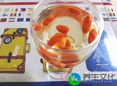 青色食物可以保护肝脏哦，而且还能促进毒素的排出体内