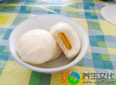 饮食应以清淡且富有营养为主