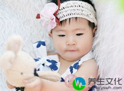 一般母乳喂养的新生儿大便次数较多，相对较稀且不成形