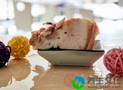 猪、马、牛、羊、兔子，这些肉类，常见四条腿食物