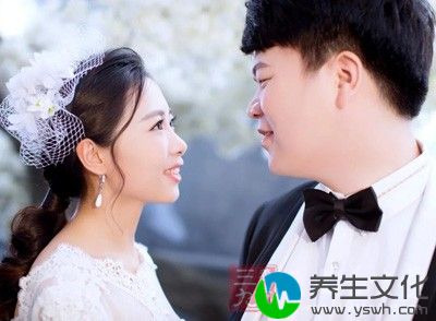 女人爱一个男人，就会冒着变成黄脸婆的危险